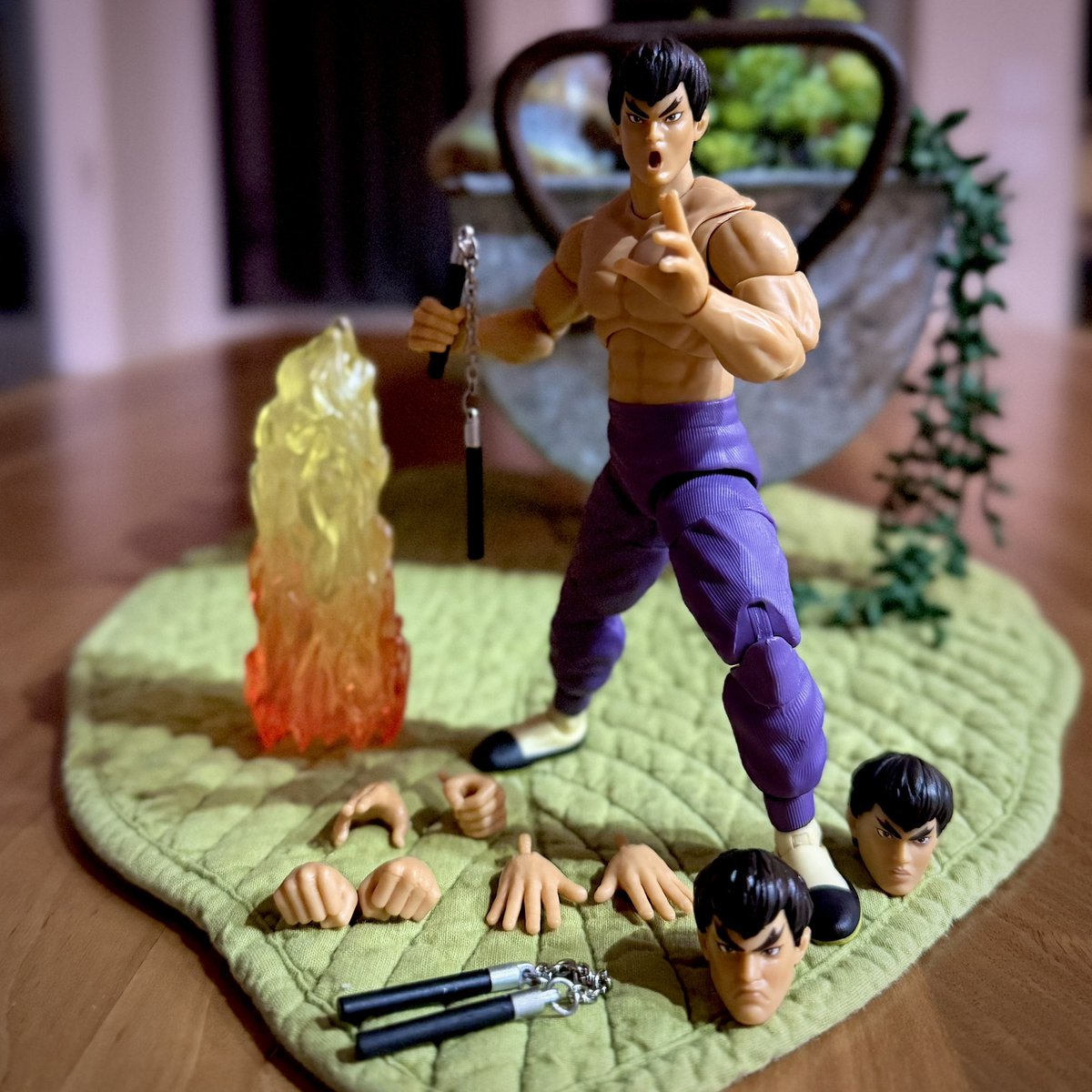 VeebsToys's tweet image. Another fine evening enjoying the unboxing of another #streetfighter banger from @JadaClub - the #wondercon Fei Long. Love the new expressions and nunchucks with this one. Plus the purple pants a lighter so they stand out from the standard black. Hope to find blue Guile next.