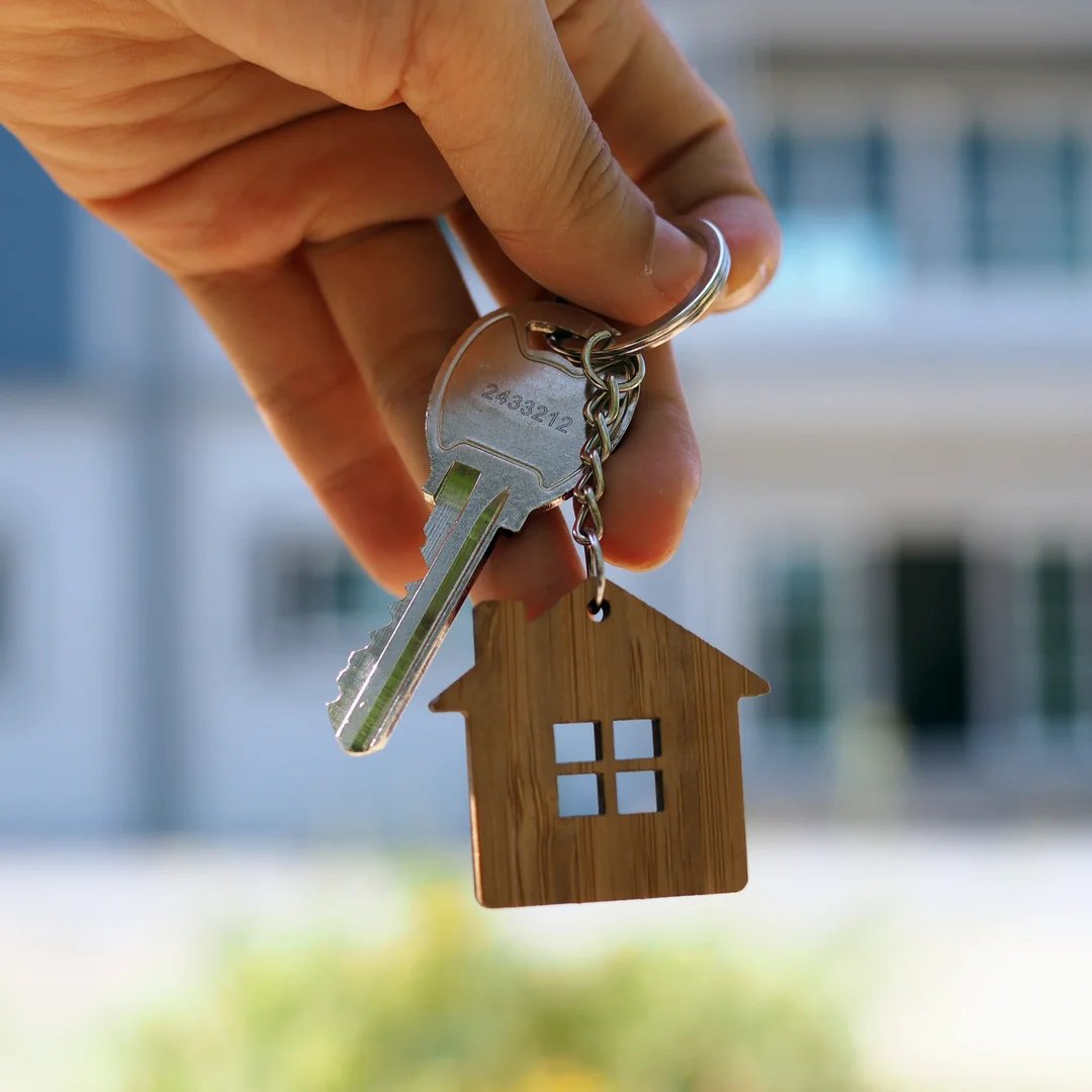 MCCLawCenter's tweet photo. Mortgage rates continue a slow decline—30-year FRM now at 6.62%, down from 6.64% last week and 6.88% a year ago. The 15-year FRM holds steady at 5.82%. With rates under 7% for 12 weeks, Freddie Mac sees a stronger spring homebuying season ahead. https://t.co/EvByEEg54j