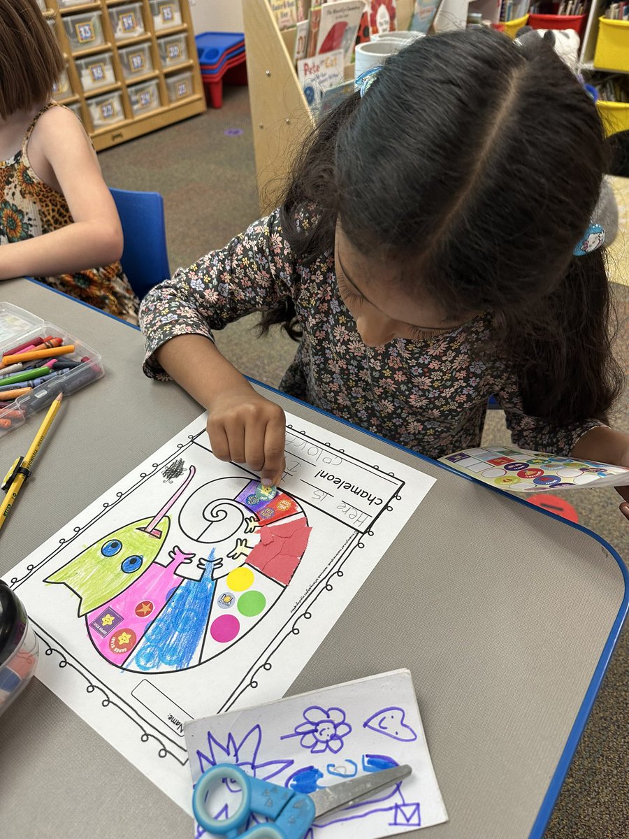 KinderWithMsG's tweet photo. This week, our Author Study is introducing us to all new books by Eric Carle! Today we read “The Mixed-Up Chameleon,” and made our own mixed-up chameleon designs!
#HMEproud #MelissaSchools @melissaisd https://t.co/6od8OLO56g