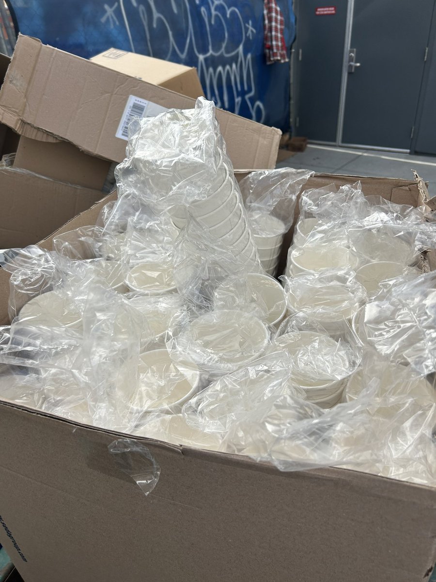 kgulbransen's tweet photo. Corporate waste at its best. A Berkeley @Starbucks goes out of business, throwing away 100s of usable, brand new, compostable cups, lids, gift cards. and other items. And in eco-friendly @Berkeley of all places…. https://t.co/dM7LUeuxIs