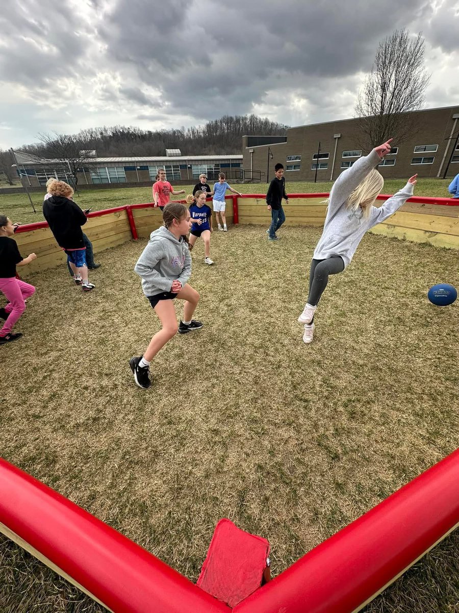 barrydlee1's tweet image. 🏃‍♂️Did you know as part of our “Get Movin Casey,” @CaseyCoSchools has installed Gaga Ball pits for our students?  

These pits go along with our new playgrounds installed last year to benefit our students.   
#getmovinCasey