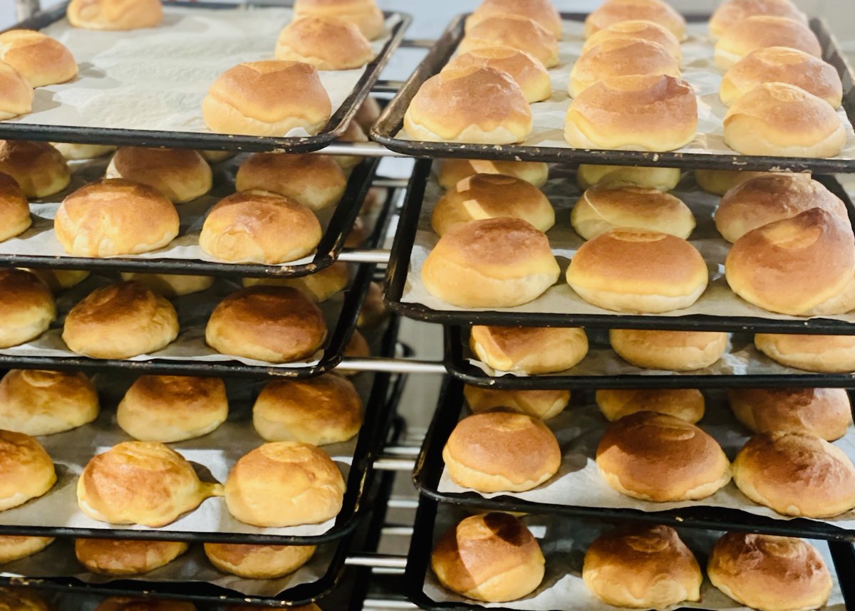 OKANOBREAD's tweet photo. 弊社では  #たまごボール という商品名ですが、いわゆる #たまごパン です。
素朴な甘みのあるパンです。
３時のおやつにいかがでしょうか。
#オカノパン
#因島
#福山
#ご当地パン https://t.co/ywltRTec03