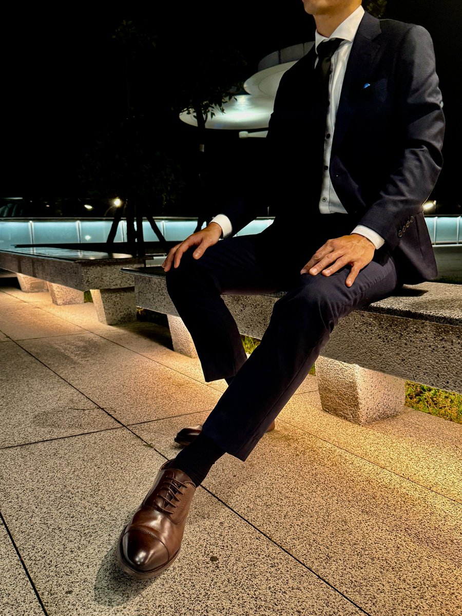 最近上班太累 需要西裝男安慰 😭