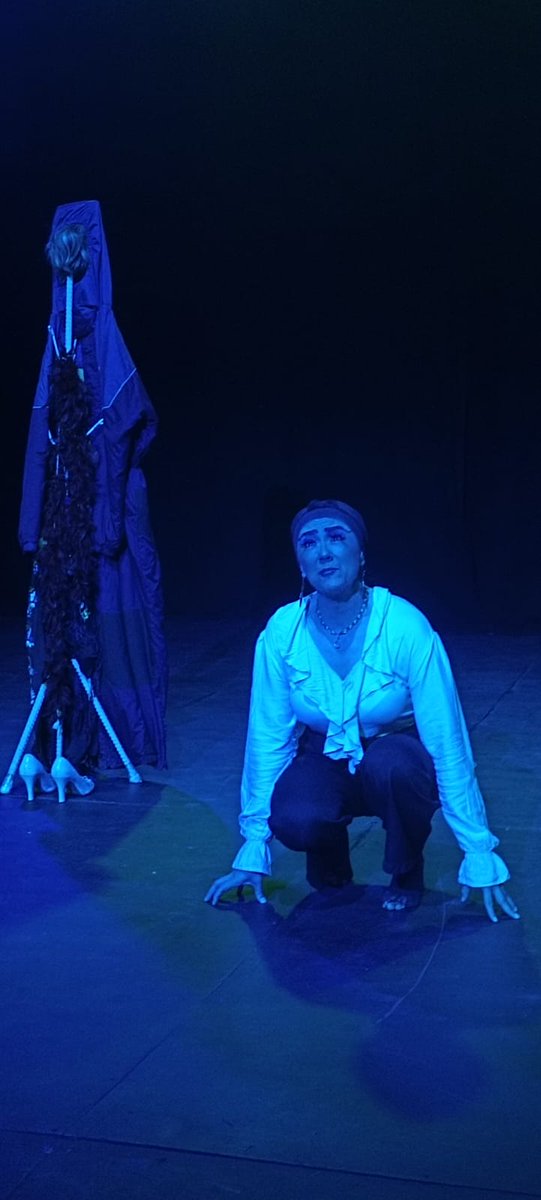 Liderada por la Casa <a href="/LGBTI/">william  Hernandez</a> Laura Weinstein y su red diversa "Teatrando", la convocatoria distrital reunió a cerca de 30 personas que disfrutaron del arte y la imaginación con un bello monólogo, acompañado de la antesala y comentarios del director Rodrigo Rodríguez.
#AquíSíPasa