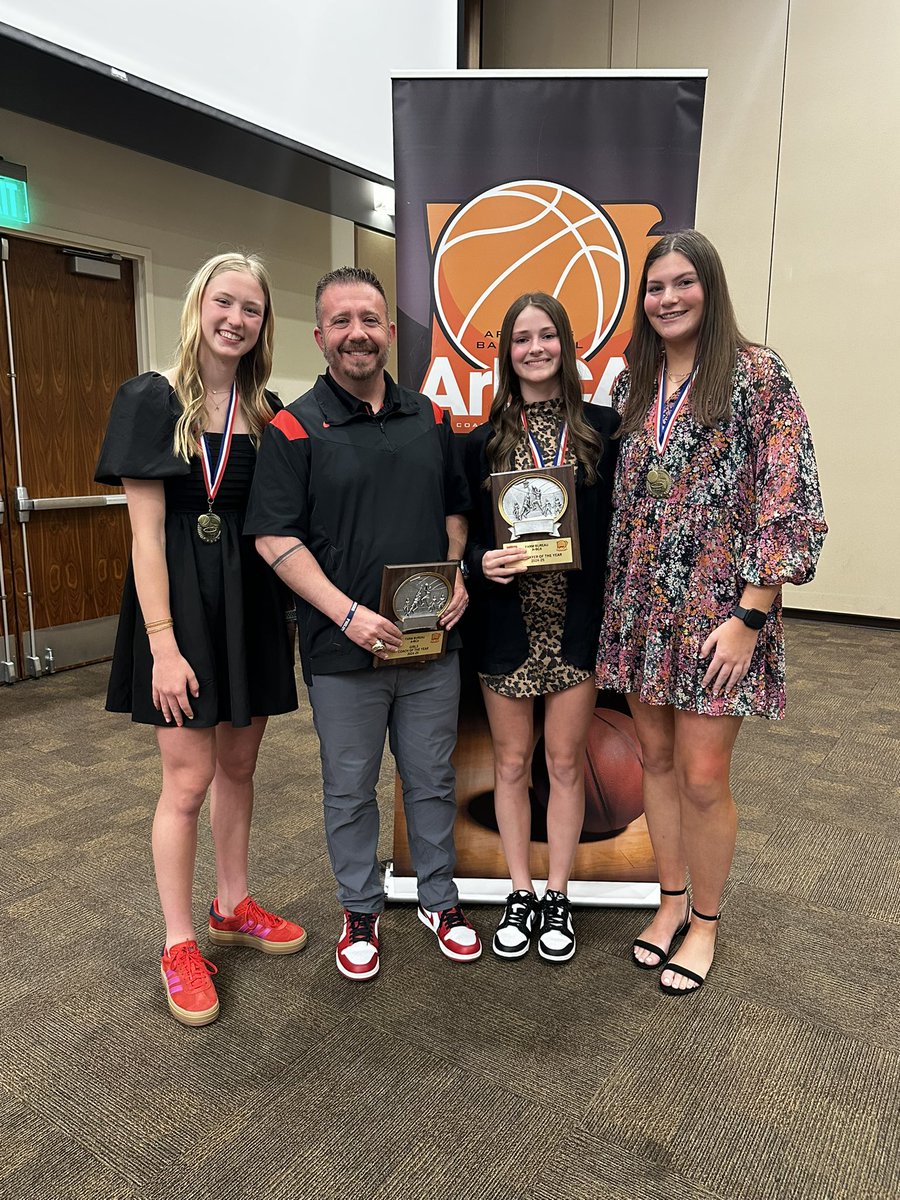 farmingtonfast's tweet photo. Congrats @MarinAdams07 @BershersZoey @E_McCollough4 for being voted to the ArBCA Top 5 in 5A and @CoachJ14 for 5A Coach of the Year. 

@E_McCollough4 was voted by coaches as the Overall Girls Player of the Year and @CoachJ14 The Overall Girls Coach of the Year. https://t.co/FmSJ4O0ANA