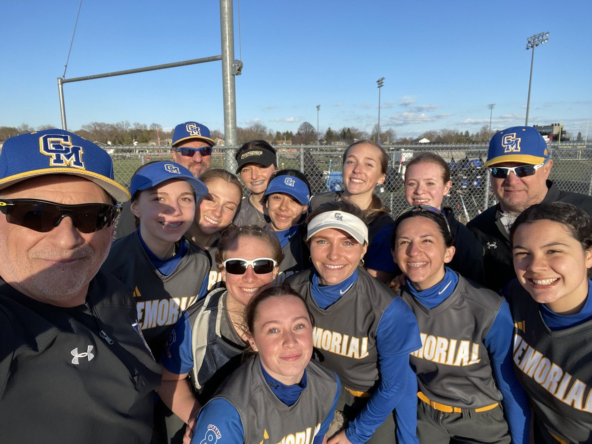 CMHFastpitch's tweet photo. Great defense all around, Sofia continuing to punish the ball, Sydney not wanting to lean right even when she wasnt cheatin’, Ms Molly walking (not running) repeatedly, and LiliHammer guaranteeing a victory in the circle, another come-from-behind victory. 

#ThisIsFun https://t.co/FYf9swbkhh