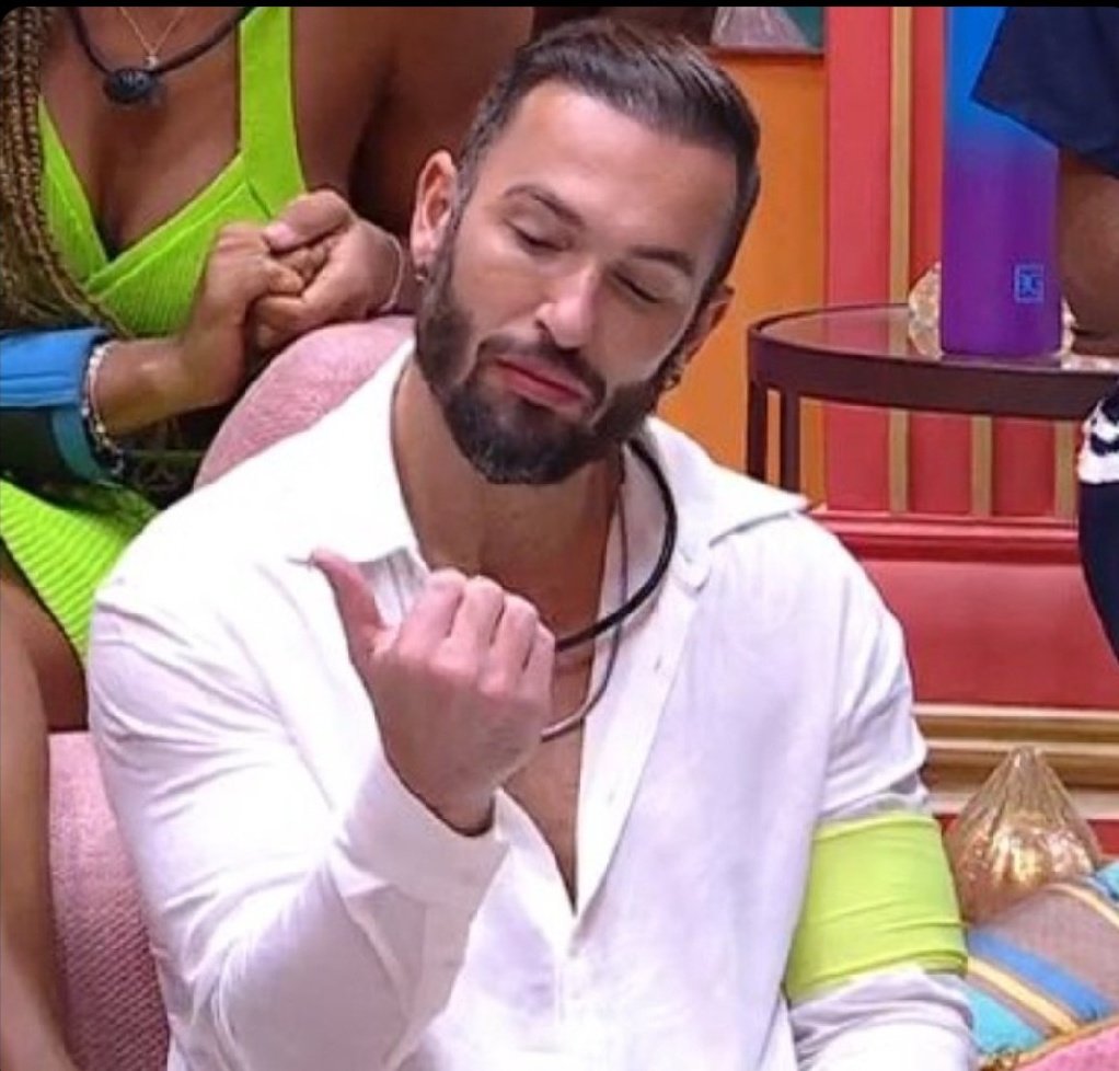 Diego foi perseguido, zombado, duvidaram de sua ansiedade, julgado por coisas que não fez, sempre teve seus próprios embates no sincerão, respondia a altura quando confrontado, defende sua permanência na casa, não se calou quando questionado, 2 monstro, preso a uma participante,+