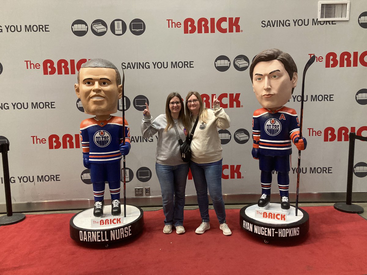 AngelaRose1011's tweet photo. #brickbestseats #LetsGoOilers https://t.co/0EqXTbBaSp