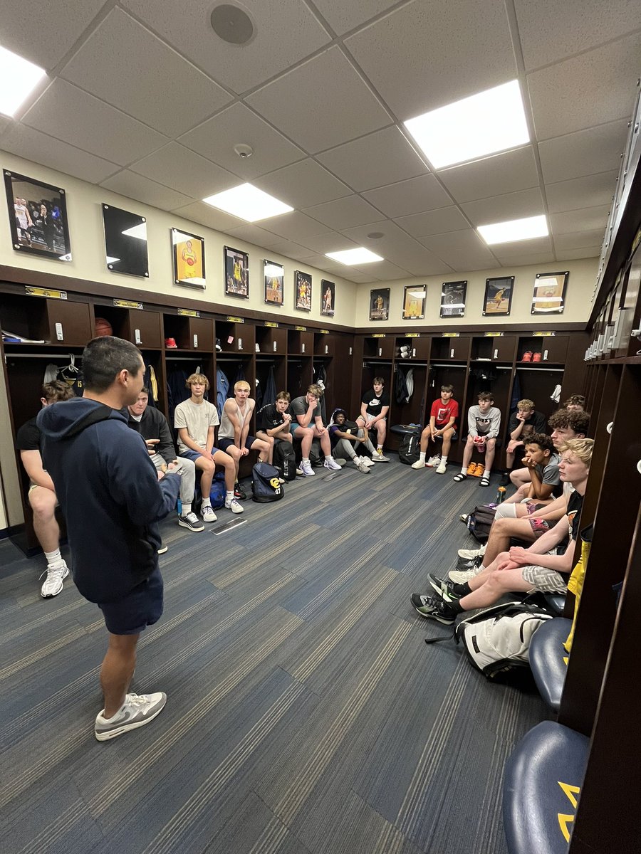 Huge thanks to <a href="/SAUCougarsMBB/">Spring Arbor University Mens Basketball</a> Associate Head Coach, <a href="/tsstowe/">Ted__Stowe</a> for hosting our practice and speaking to our guys!