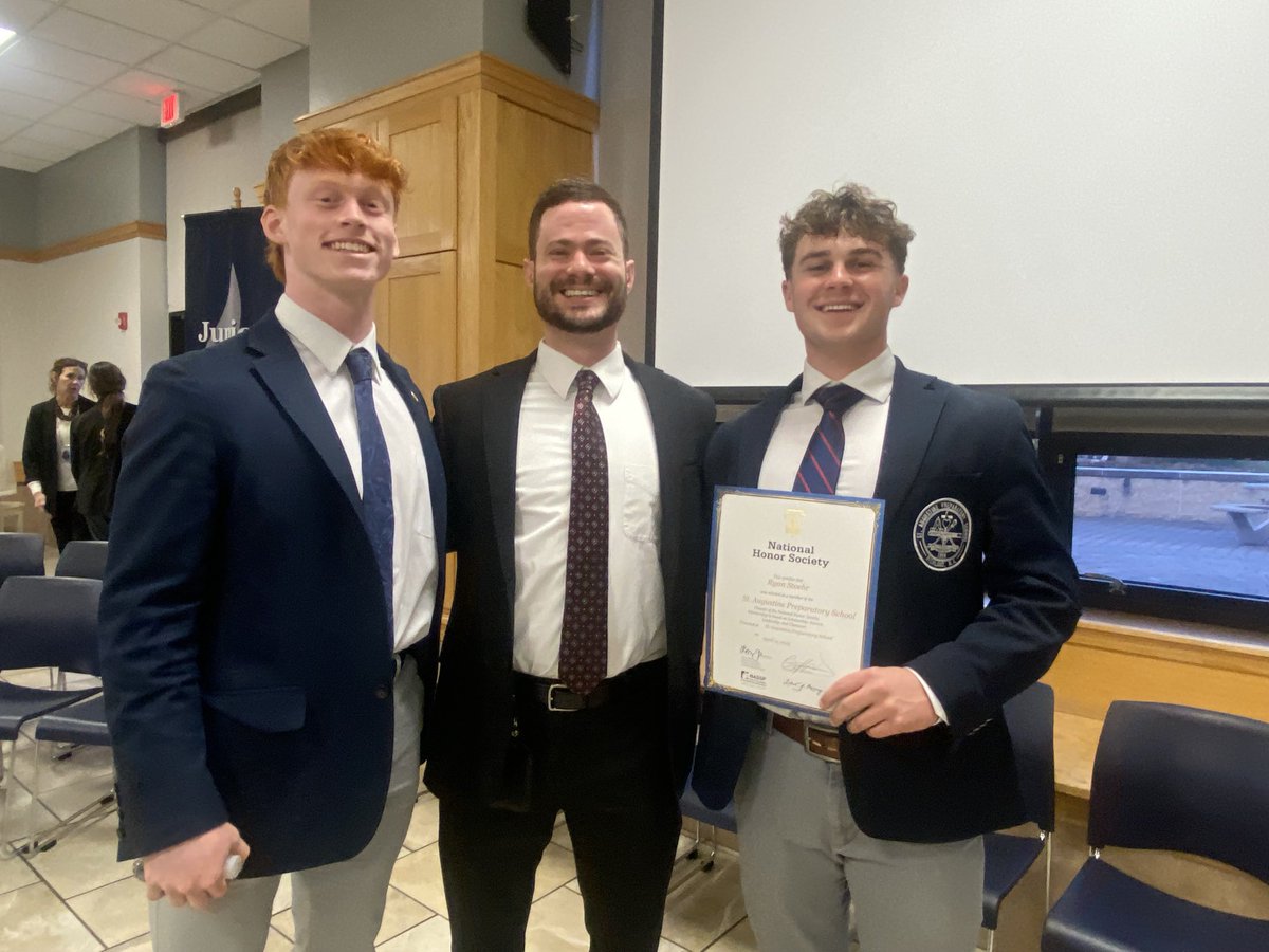 Great night being inducted into the National Honor Society with my teammate. Working hard on the field and in the classroom ⁦<a href="/HermitsFootball/">St. Augustine Prep Football</a>⁩ ⁦<a href="/tymcleer1/">Ty McLeer</a>⁩