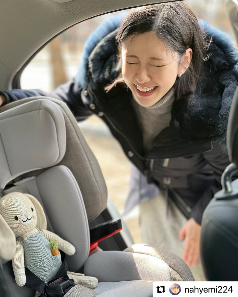 Phi_216's tweet photo. 2025.04.14 Hyemiโs IG Update
Eric: ๋์ด๋ผ๋! ๐๐๐คฃ
Kiddo #1 has graduated to booster seat ๐ The whole shoot is so cute. Hyemi is SO PRETTY just a month after giving birth. ๐
https://t.co/LmuR5eHEdX
#NaHyemi #Shinhwa #EricMun #EricMoon #๋ํ๋ฏธ #์ ํ #์๋ฆญ #๋ฌธ์ ํ https://t.co/x23PhYYYsm