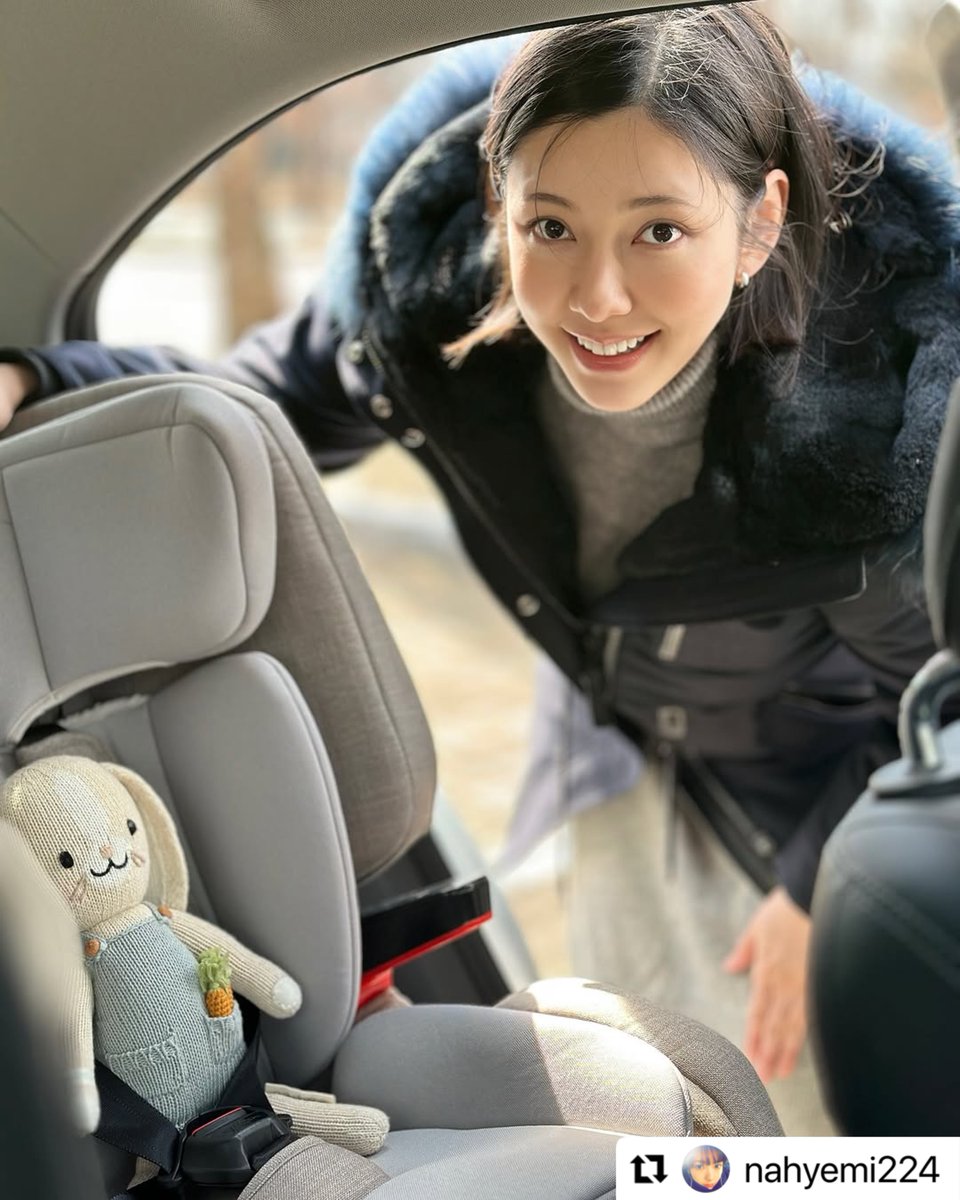 Phi_216's tweet photo. 2025.04.14 Hyemiโs IG Update
Eric: ๋์ด๋ผ๋! ๐๐๐คฃ
Kiddo #1 has graduated to booster seat ๐ The whole shoot is so cute. Hyemi is SO PRETTY just a month after giving birth. ๐
https://t.co/LmuR5eHEdX
#NaHyemi #Shinhwa #EricMun #EricMoon #๋ํ๋ฏธ #์ ํ #์๋ฆญ #๋ฌธ์ ํ https://t.co/x23PhYYYsm