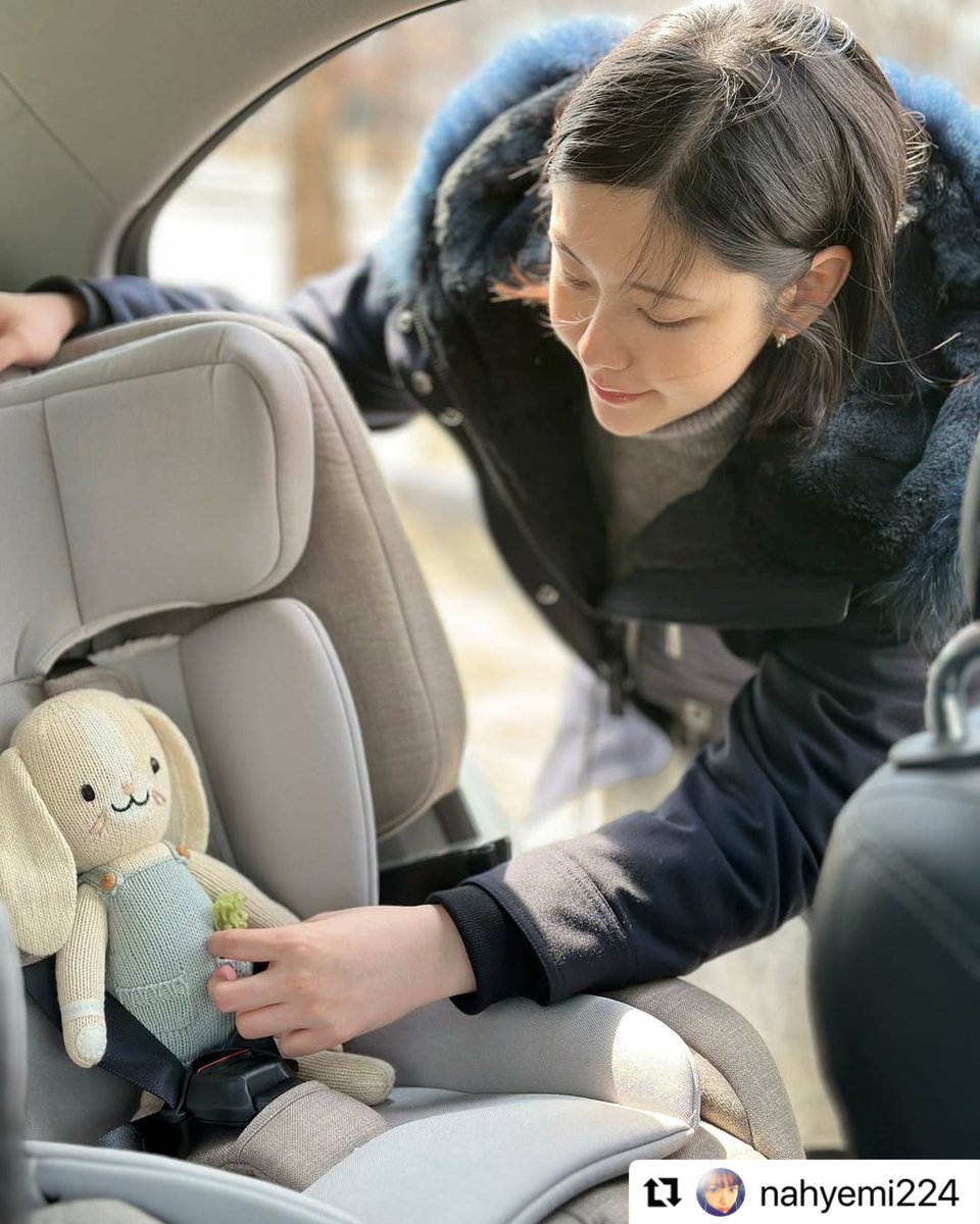Phi_216's tweet photo. 2025.04.14 Hyemiโs IG Update
Eric: ๋์ด๋ผ๋! ๐๐๐คฃ
Kiddo #1 has graduated to booster seat ๐ The whole shoot is so cute. Hyemi is SO PRETTY just a month after giving birth. ๐
https://t.co/LmuR5eHEdX
#NaHyemi #Shinhwa #EricMun #EricMoon #๋ํ๋ฏธ #์ ํ #์๋ฆญ #๋ฌธ์ ํ https://t.co/x23PhYYYsm
