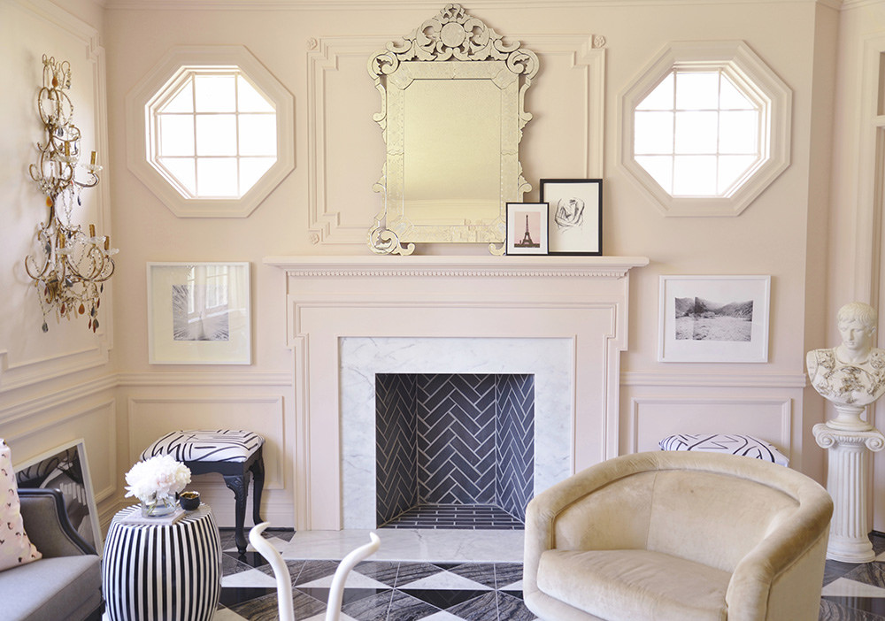 CuratorStyle's tweet photo. 🍁✨ Canada’s interior designers are killing it! Spotlight on Toronto’s Christine Dovey—transformed a living room in 6 weeks with pale pink/black/grey tones, herringbone fireplace + moulded walls. Art-filled drama meets modern elegance.
#InteriorDesign #CanadianDesign https://t.co/2gfErsojNl