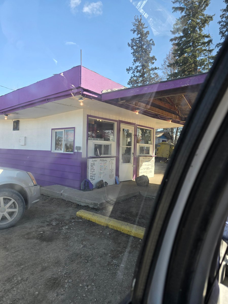 Paxtree's tweet photo. Saskatchewan has a drive-in Restaurant where the Waitress still comes up and asks for your order! BITS &BITES in Preeceville, SK. They serve the best, thickest Milkshakes. I'm smiling cause mine was Raspberry.  So good.🙏🥰🥤

#milkshakes #driveandserve
#BitsandBites
#Saskatchewan