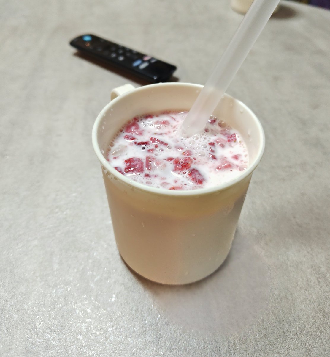 何だかんだ毎日弁当作るのが楽しい自炊キャンセル界隈代表のだいきです！笑

買い物行ったので今日はのんびり過ごします🎵
牛乳にダイスカットの冷凍いちごを入れて砂糖入れてタピオカのストローで飲むのが最近の我が家の流行りです✨

#シングルファザー