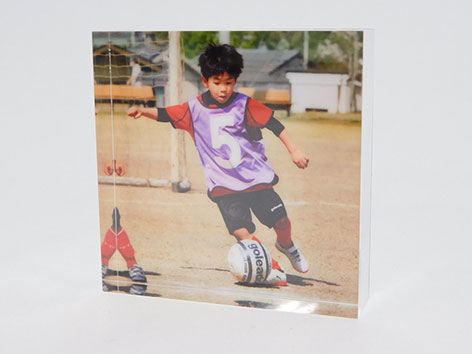GLADDENBOX's tweet photo. 🤩📣< スポーツ記念品のご案内 ⚽️
お好きな写真やイラストで、アクリルオブジェを作成！
自立可能なため、お好きなところに飾っていただけます。
大会やチームのトロフィーとしても人気の商品。

スポーツ用アクリルオブジェ
【90mm角（厚さ20mm）_背面印刷 】
https://t.co/DQt9JB7fF4

#オブジェ https://t.co/4XuJdFH2ui