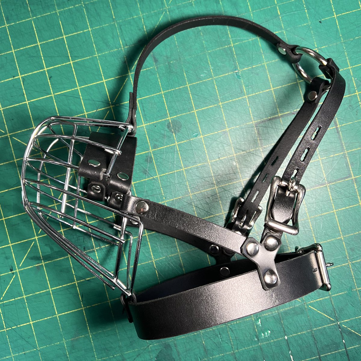 riverqueer's tweet photo. Just finished this custom muzzle with locking buckles. This one is designed to fit over either a pup hood or a bare face. https://t.co/brd9mhNh6i