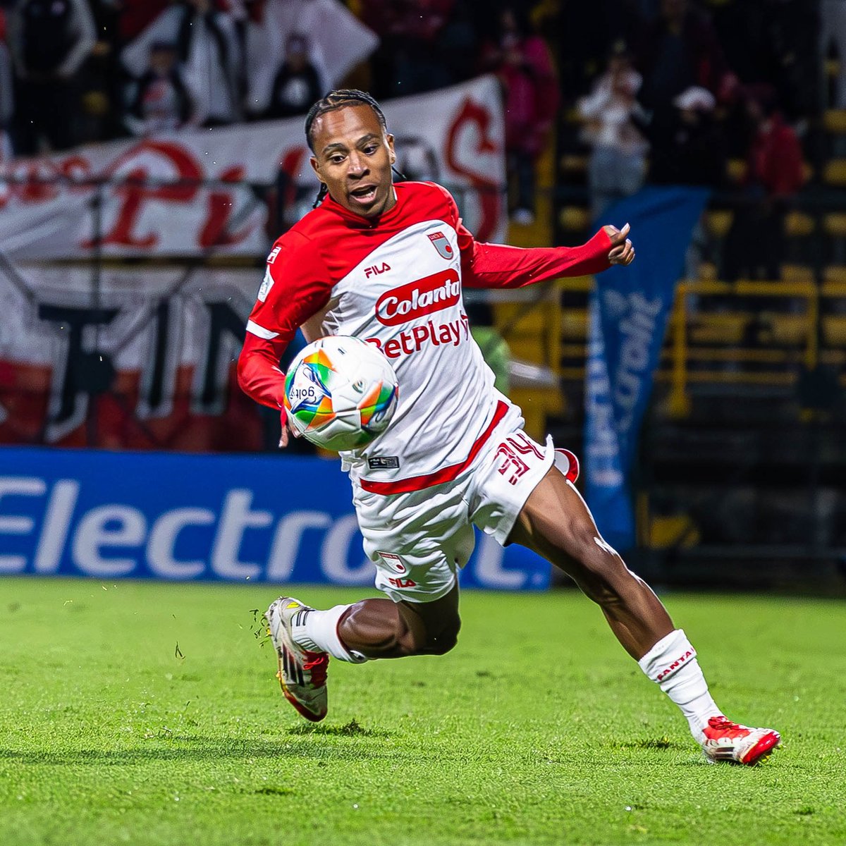 🔥 ¡Irrumpió con personalidad! Marlon Balanta de 16 años jugó 45 minutos y fue de lo mejor de Santa Fe pese a la derrota 2-1 frente a DIM.

- 🎯 Ocasionó la acción del penal
- ⚡ 2 oportunidades de gol creadas
- ✅ 8/11 pases precisos 
- 📍 2/3 pases hacia último tercio