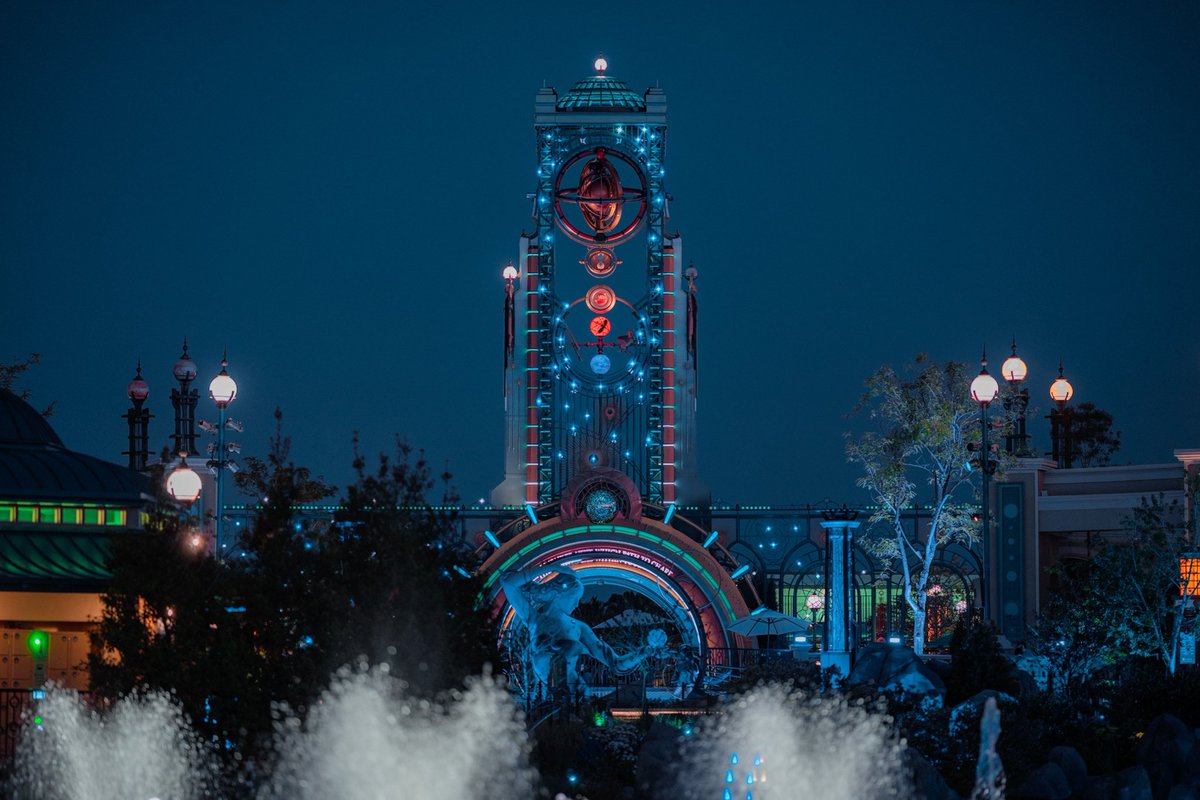 OrlandoInformer's tweet photo. A round of applause for the evening ambience of Epic Universe 👏 https://t.co/ZF05DvGaeA