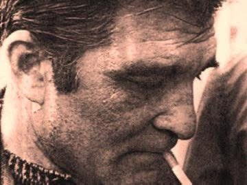 PESMA ZA NAS DVOJE

Znam,
mora biti da je tako:
nikad se nismo sreli nas dvoje,
mada se trazimo podjednako
zbog srece njene
i srece moje.
Pijana kisa siba i mlati,
vrbama vetar cupa kosu.

Kuda cu?
U koji grad da svratim?

Dan je niz mutna polja prosut.

Vucaram svetom dva prazna