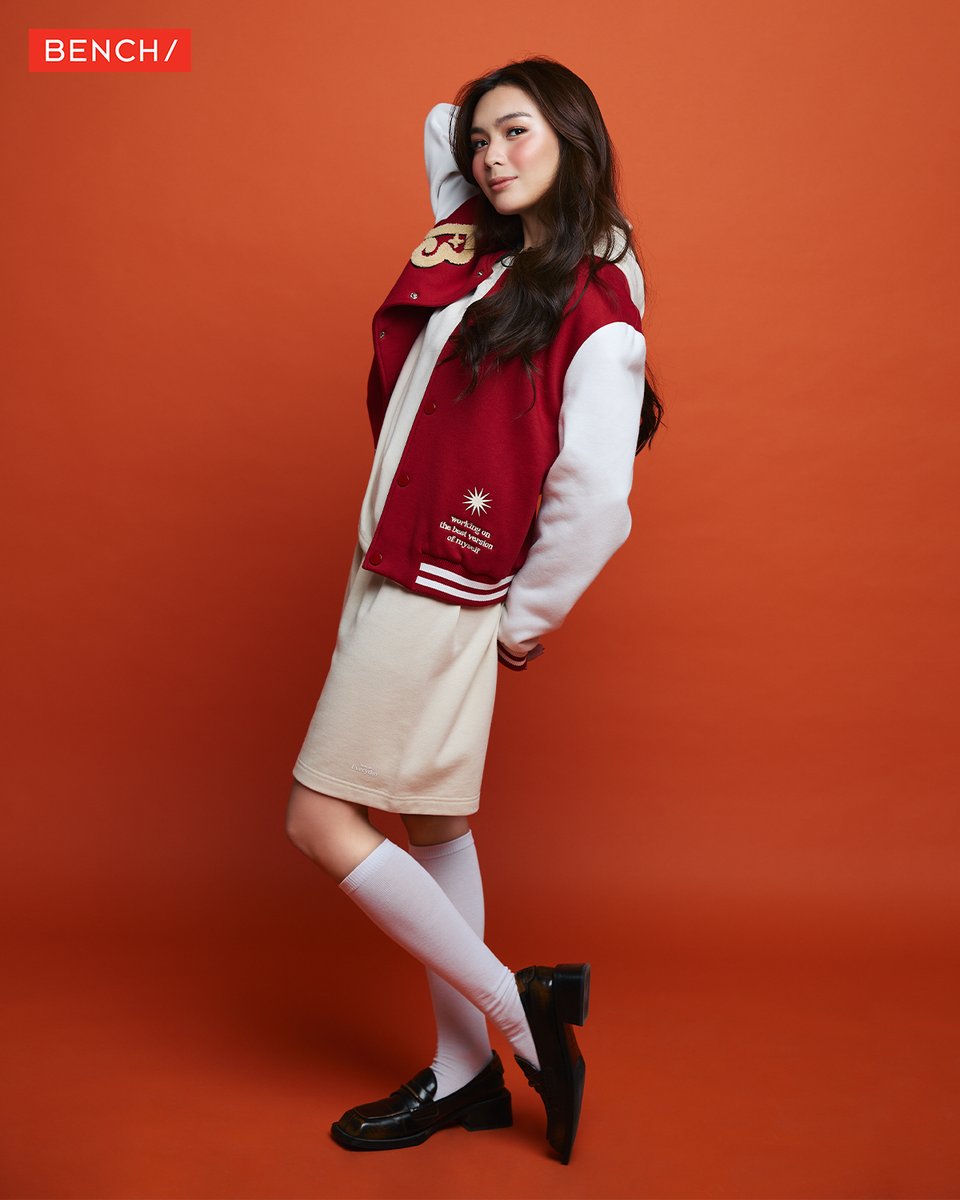 benchtm's tweet photo. @francinecarreld’s got that heart-stealer energy in this red-hot bomber! ❤️ Preppy meets power dressing, and we’re obsessed. Say hello to your next closet crush—cop this look ASAP!

Hoodie (YOU0273) P759
Jacket (YWT0007) P1899
Shorts (YSJ0044) P599.75 https://t.co/ybcbwumN4c