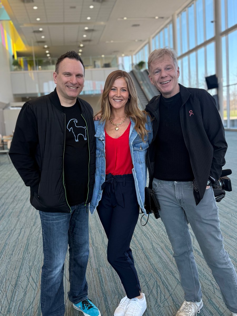 Talk about a rose between 2 thorns...what could these 3 be up to at <a href="/FallsCC/">Niagara Falls Convention Centre 🇨🇦</a> ? Could it have something to do with <a href="/NFComicCon/">NiagaraFallsComicCon</a> ...maybe a contest? Stay tuned to yourTV Niagara &amp; our social media in the coming weeks to find out! @Cogeco <a href="/JatieKones/">Katie Jones</a> #trulylocal #community