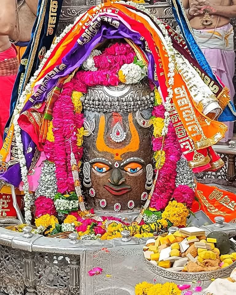 🙏🌹 *Jai Shree Mahakal*🌹🙏
*श्री महाकालेश्वर ज्योतिर्लिंग का भस्म आरती शृंगार दर्शन*
*15-04-2025 कण-कण में महादेव*