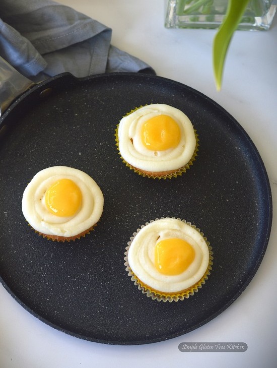 simp_gfkitchen's tweet photo. Sunny Side Up Cupcakes — adorable, gluten-free, and perfect for your spring dessert table! https://t.co/3IEVhqTNNq
#easyrecipe #glutenfreebaking #foodblogger https://t.co/JedZkGEX02