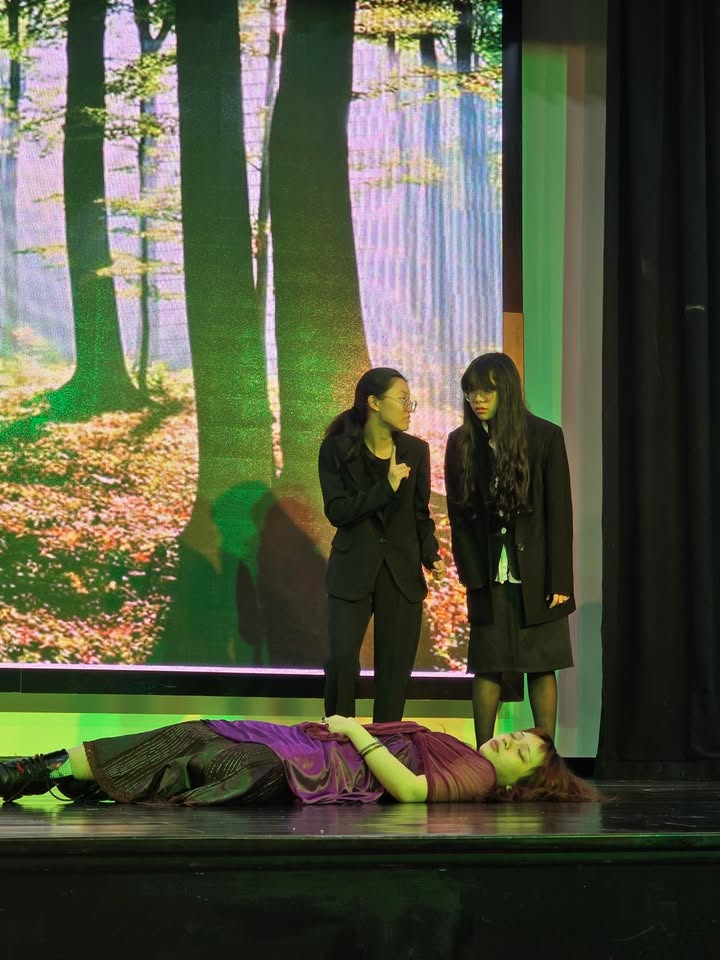 BVISHanoi's tweet image. 🌟 Get ready for an unforgettable evening!
🪄 A Midsummer Night’s Dream takes the stage at BVIS Hanoi — a magical mix of laughter, talent & theatre.
🎭 Tomorrow | 5:30 PM | Free Entry
📍 Secondary Auditorium
#BVISLiveTheatre #MagicAndMischief
