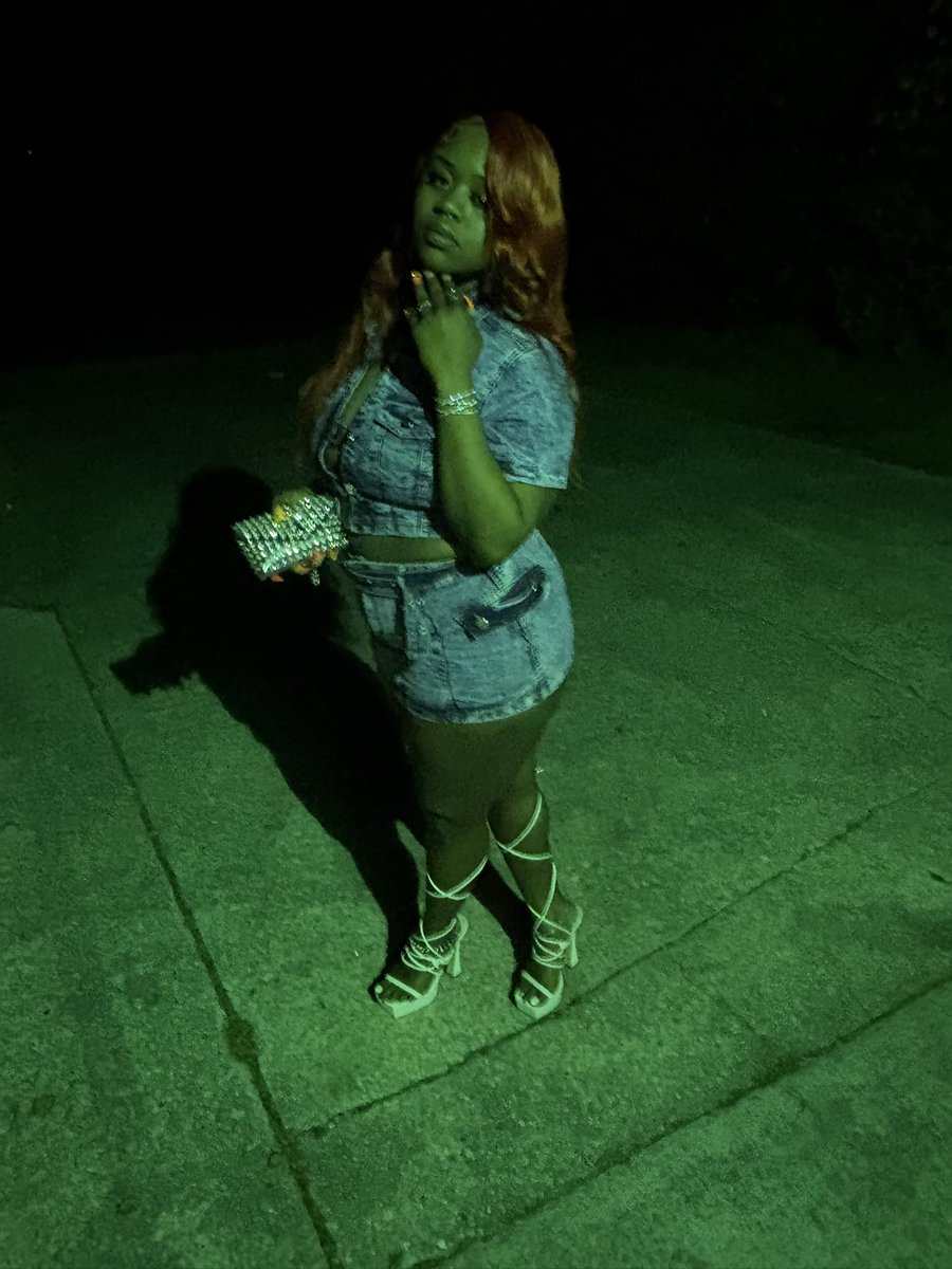 Staackxss's tweet photo. 21st birthday. Thanking god because I almost didn’t make it here. 🫶🏾 https://t.co/2fq9gMPphu