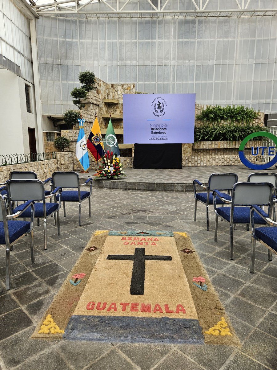 SipacHector's tweet photo. El día de hoy llevamos a Ecuador un poco de las tradiciones sobre la #SemanaSantaGT. Gracias al apoyo de la @UTEoficial https://t.co/rvAdHZBxQA
