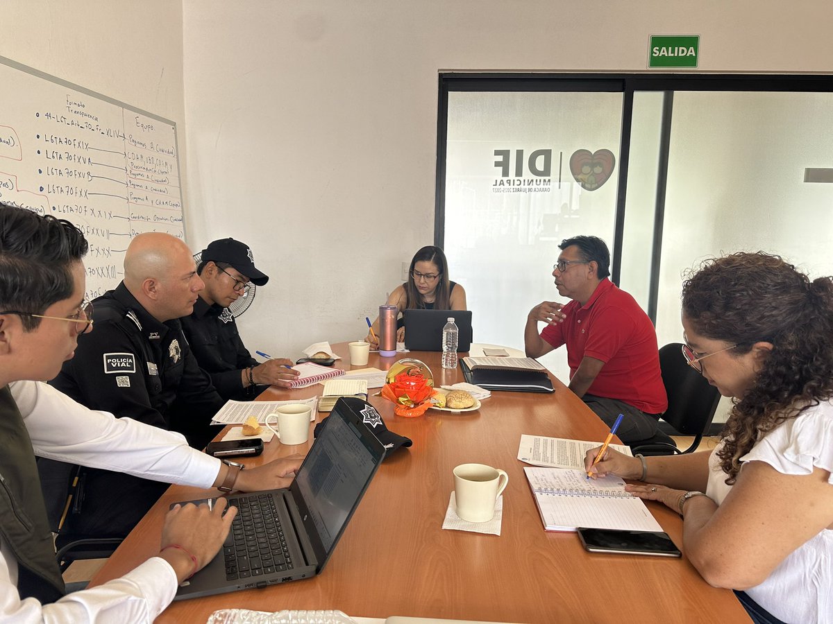 Nos reunimos con personal de <a href="/TransitoyMovOax/">Movilidad - Oaxaca de Juárez</a> , su titular, Rubén Jaime López y <a href="/AGUS_MARTE/">🇲🇽Agustín Marte Pérez Córdova</a>, activista en pro de los derechos de las personas con discapacidad. 

<a href="/DIFMpalOaxaca/">DIF Municipal de Oaxaca de Juárez</a> 
<a href="/MunicipioOaxaca/">Municipio de Oaxaca de Juárez</a> 
<a href="/raychagoya/">Ray Chagoya</a>