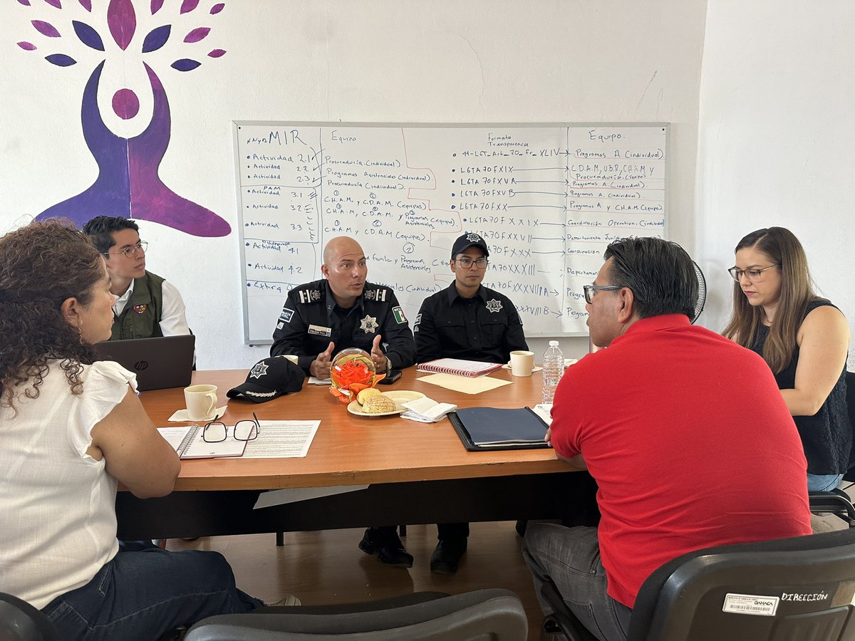 Estamos escuchando las diferentes necesidades y trabajando propuestas en conjunto para hacer de nuestra capital un lugar accesible, incluyente y empático para todas y todos.

Tenemos un gran camino que recorrer y lo haremos con mucha energía, juntos, en familia.🫶
<a href="/DIFMpalOaxaca/">DIF Municipal de Oaxaca de Juárez</a>