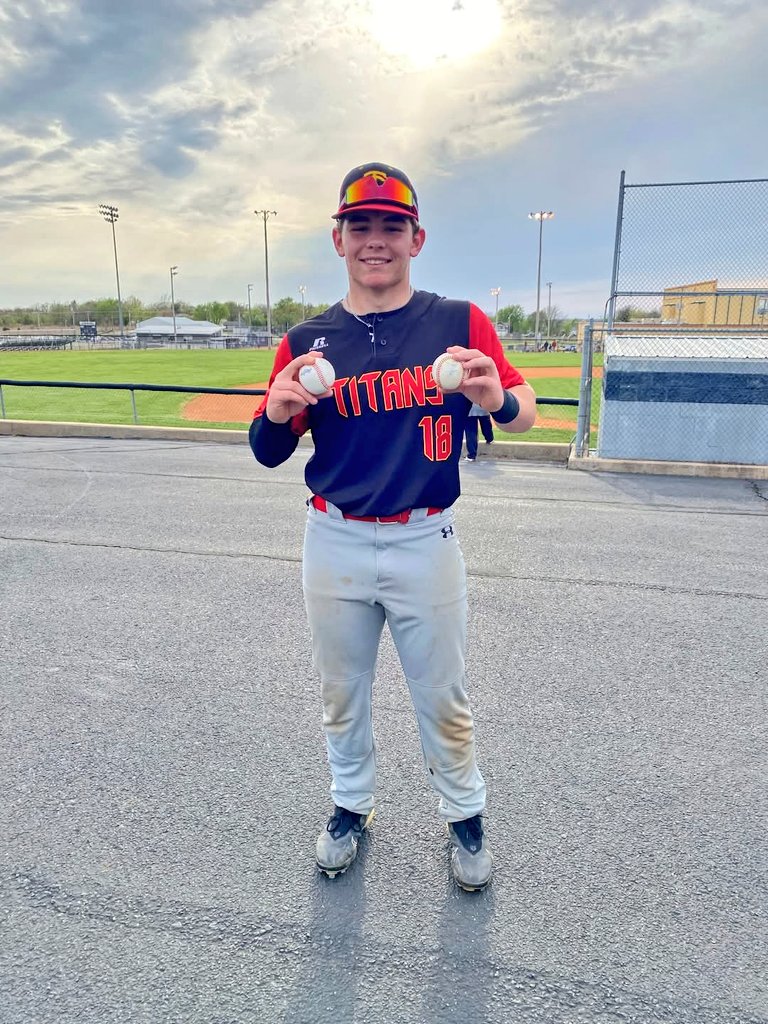 SEK_Sports's tweet photo. 💣 @JourneysbyGina SEK Bomb Squad 💣

🥎 Columbus freshman Kash Smith had an UNBELIEVABLE night at the plate against Galena! He hit TWO GRAND SLAMS! 🤯 Talk about a freshman making a HUGE impact! 💥💥 What a performance, Kash! 💪 #homerun #softball #ColumbusTitans #freshman #kspreps #SEKsports #SEKbombsquad #SEKelite #sports #kansas #homer #grandslam #twograndslams #incredible