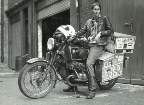CurbsideBikes's tweet photo. Elspeth Beard and her BMW R60/6

In 1982, she went around the world solo on that motorcyle, becoming the first British woman to do so. https://t.co/MmbJgZzjXE