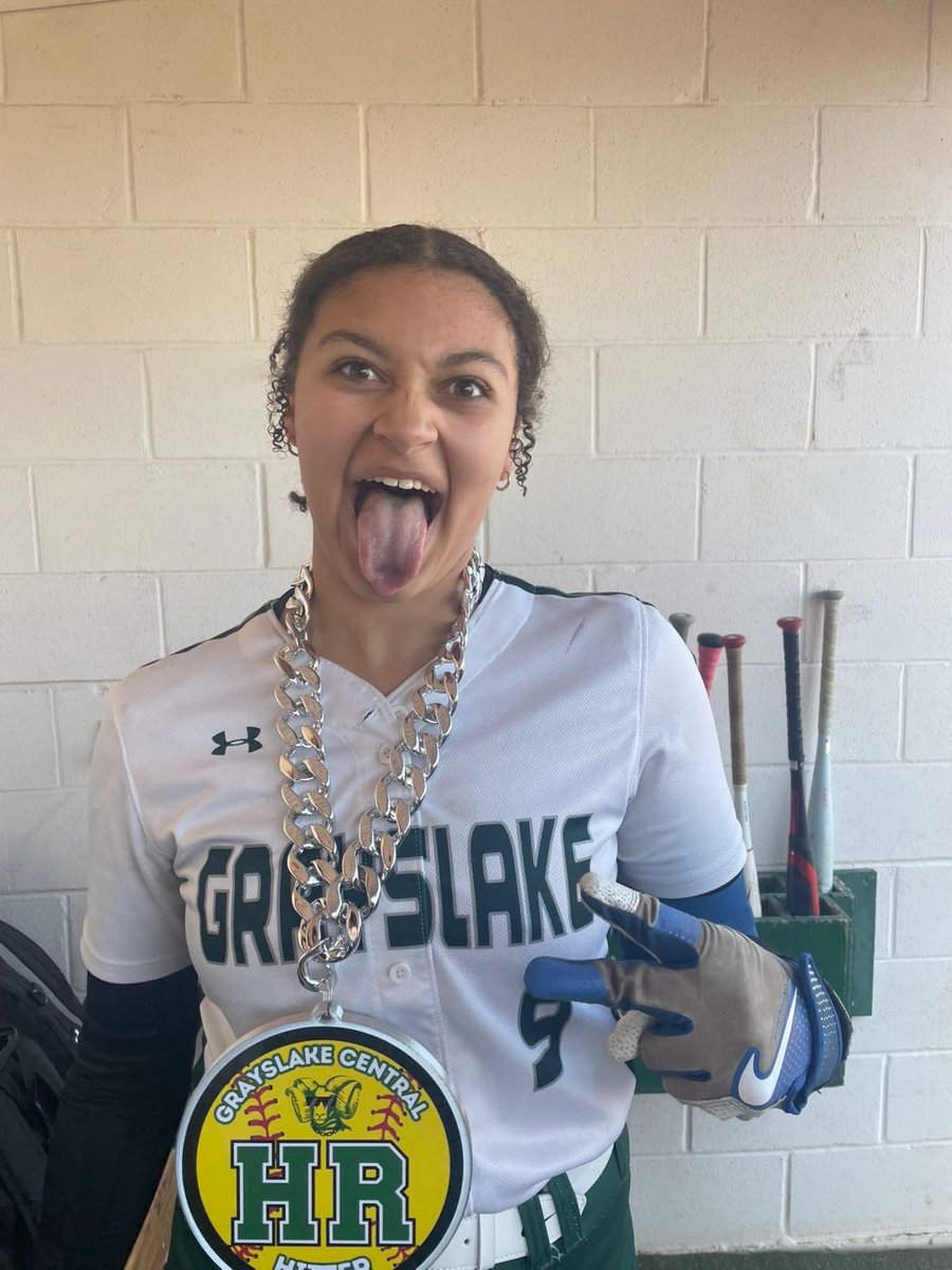 KaylaMulloy's tweet photo. Last Friday Night 🥎💚 https://t.co/eDtP0xgOKO