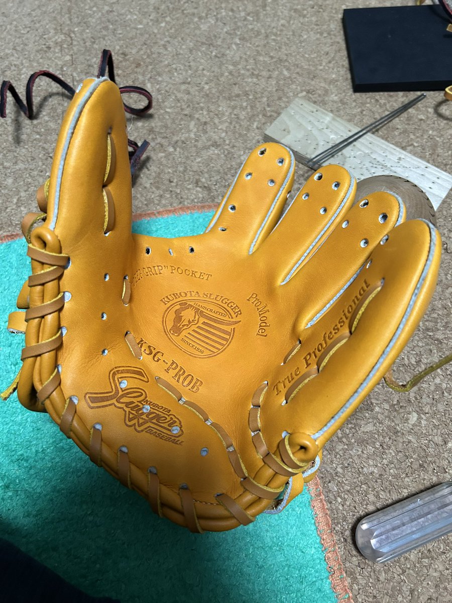 masa44821's tweet photo. @ATA_ShIMIZU63 PROBの指先穴加工へのご質問ですよね。
指袋は抜かず、そのままポンチで穴を開けました。あくまで自己責任で施しました。
ご参考になれば幸いです。 https://t.co/noiCg9ZVcQ