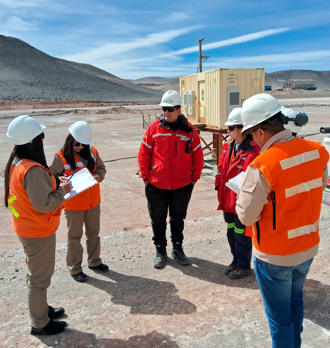 zijinliex's tweet photo. FUTURAS PROFESIONALES DE LA MINERÍA VISITARON EL PROYECTO 3Q
Recibimos la visita de las pasantes del Centro de Control Minero Ambiental (CCMA) de Fiambalá, quienes recorrieron el campamento y el salar del Proyecto 3Q.
#liex #zijin #catamarca #minera https://t.co/NcgWuI5sSj