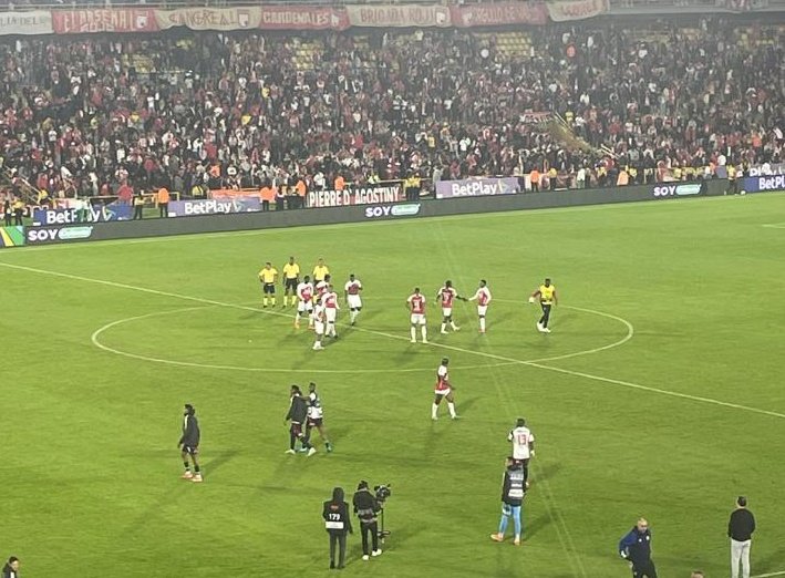FotoCARDENAL's tweet photo. ❌ Un chorro de Bava's...

Segunda derrota de Santa Fe en menos de una semana, jugando al pelotazo, sin ataque, sin creación, sin individualidades.

Panorama oscuro...

#FueraEduardoMendez 🐀 https://t.co/Qa9fnF0Jgm