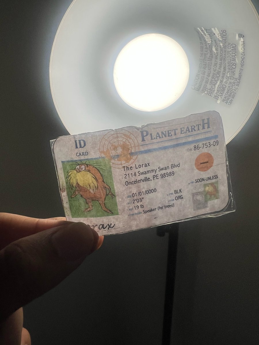 KG511638apes's tweet photo. Light bulbs show how we use energy every day. Knowing the source (fossil fuels, nuclear, or renewables) helps us make better choices. #apesenergy @franklinlorax https://t.co/wQ8NzOoIkd