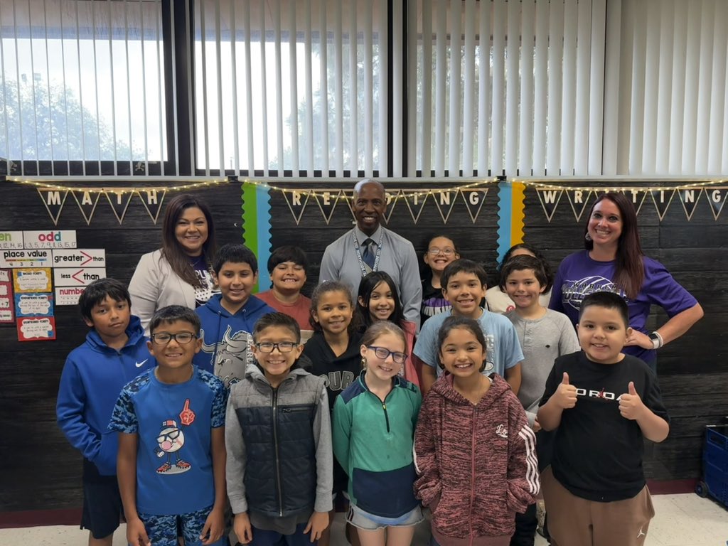 NISDEvers's tweet photo. Evers was honored to welcome NISD Board President Bobby Blount to read to our Unicorns! He inspired each group with a powerful message about the importance of reading daily. Thank you for supporting our students &amp; reminding us of the value of hard work and literacy. #TrusteesRead https://t.co/dCtpzuH8at