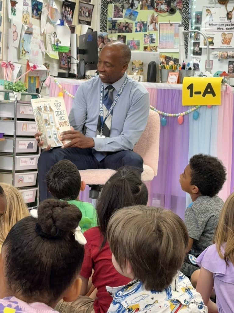 NISDEvers's tweet photo. Evers was honored to welcome NISD Board President Bobby Blount to read to our Unicorns! He inspired each group with a powerful message about the importance of reading daily. Thank you for supporting our students &amp; reminding us of the value of hard work and literacy. #TrusteesRead https://t.co/dCtpzuH8at