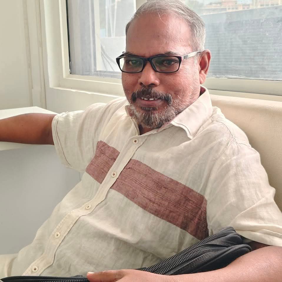 Dir_Suresheav's tweet photo. எப்போதுமே முக மலர்ச்சியுடன் புதியவர்களை ஆதரிக்கும் அன்பு இயக்குனர் மரியாதைக்குரிய திரு Sstanly Stanly அவர்கள் இறைவனிடம் சேர்ந்தார் . அவரது ஆன்மா இளைப்பாரட்டும் 😥😥😥
Rip #SSStanly sir 😔 https://t.co/G5lV4rNTtf