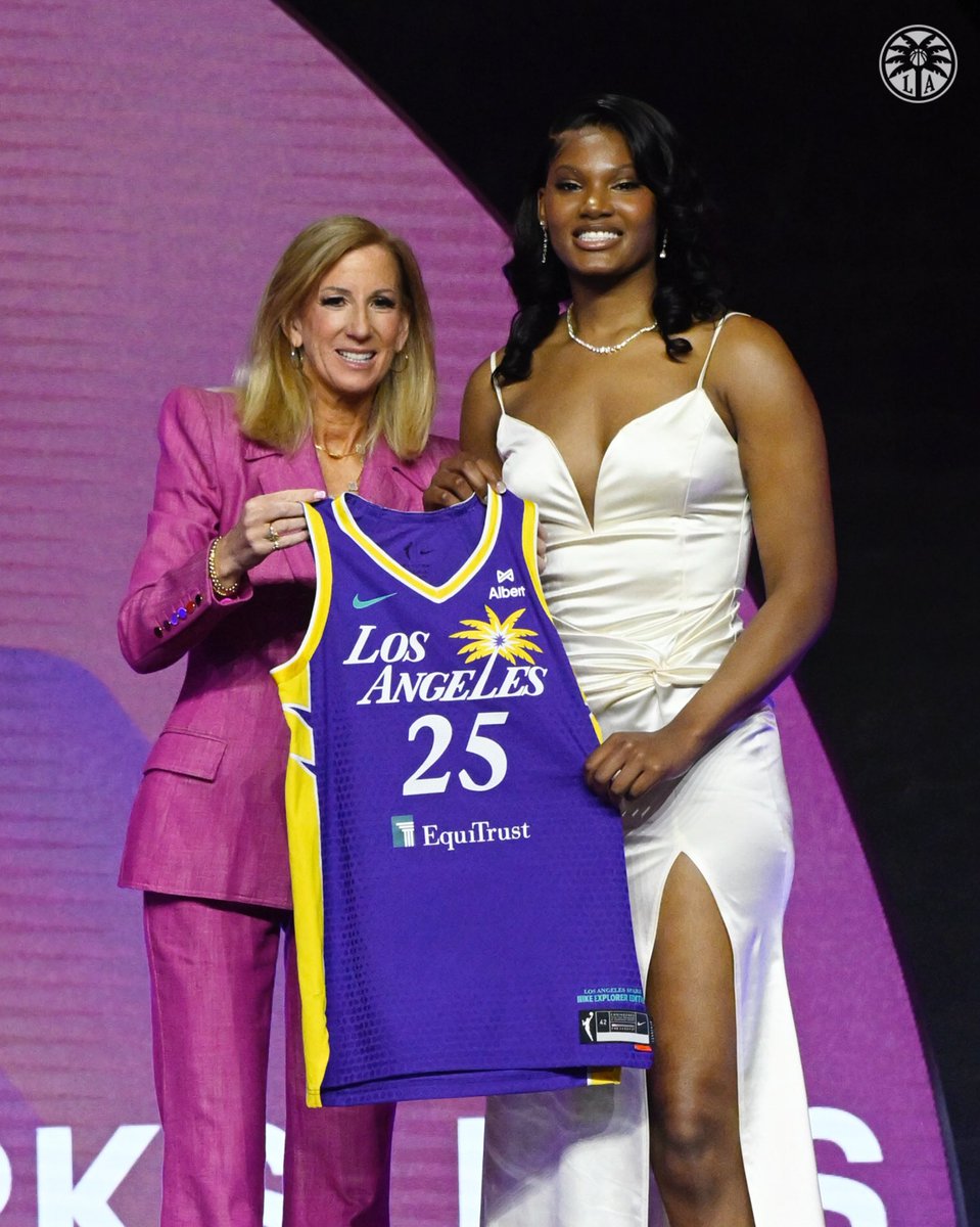 LASparks's tweet image. Purple &amp;amp; gold looks good on you, Sania! 🤩 

@supremenia x #WNBADraft