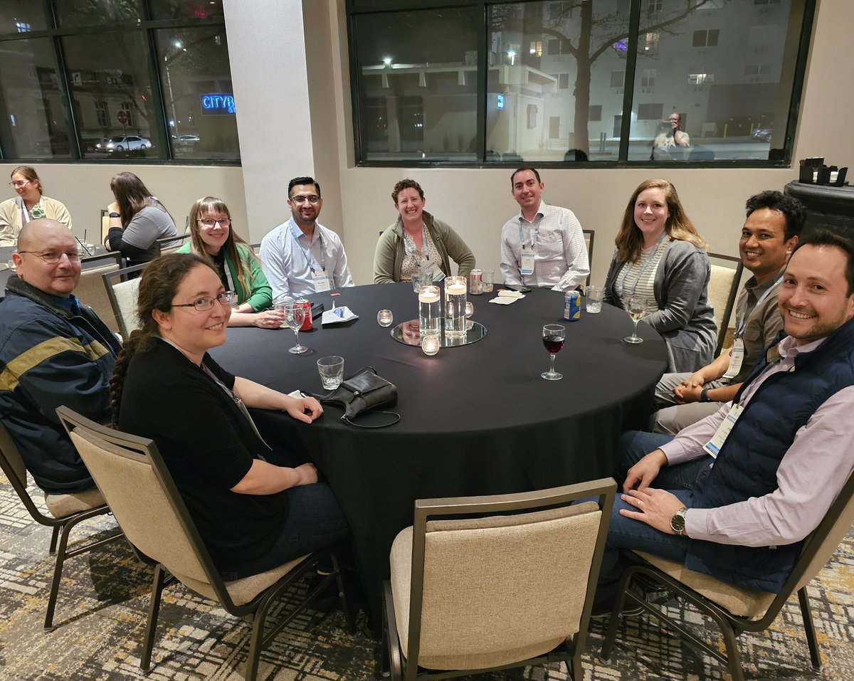 esancb's tweet photo. Enjoying the student mixer and early career professionals mixer at the NCB meeting! #esancb #entsoc https://t.co/kZgyTptEc9