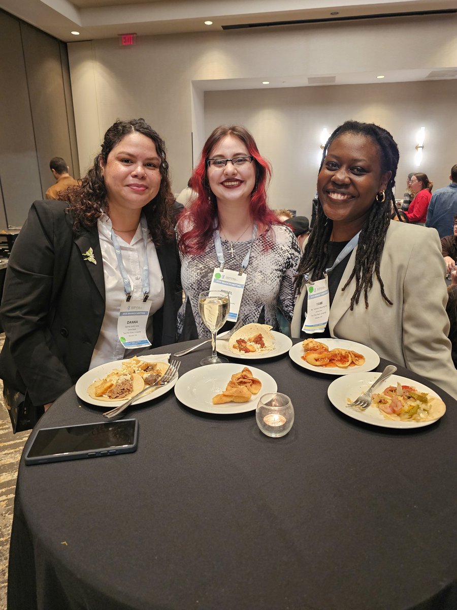 esancb's tweet photo. Enjoying the student mixer and early career professionals mixer at the NCB meeting! #esancb #entsoc https://t.co/kZgyTptEc9