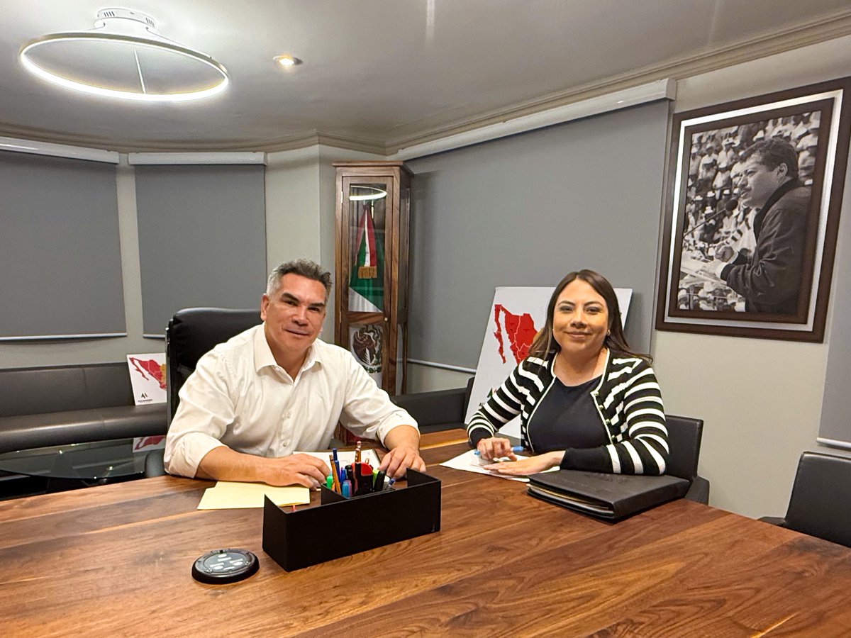 alitomorenoc's tweet image. Terminando reunión de trabajo con @ale_anbec, Secretaria de Operación Política del @PRI_Nacional.

Aquí no hay descanso ni pausas: estamos enfocados de lleno en el trabajo político en todo el país. Veracruz y Durango saben que no están solos. Vamos con estructura, con fuerza y…