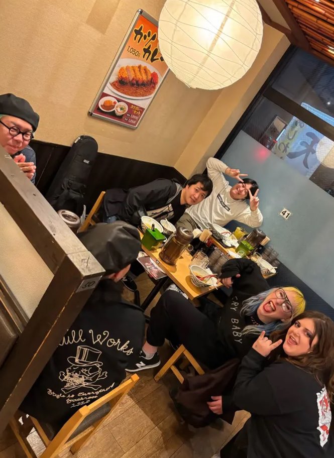 Bad buddy素晴らしすぎて音が気持ちよすぎてユーテロのフロアで地面からちょっと浮いてしまいました🧡歪んだギターの音は美しいなぁ、歪んだギターに女の人の声が合わさるのがなんでこんなに好きなんだろうと夢のようでした、ありがとうBad Buddy
お写真お借りしましたウエスト楽しかった♡