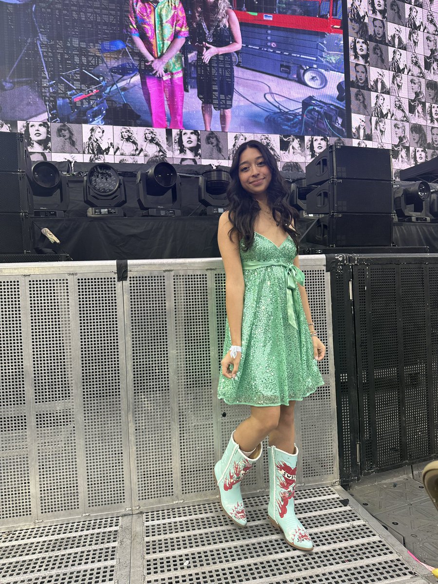 prepare to be so sick of me.
I GOT THE DRESS!!!! FINALLY!!!!